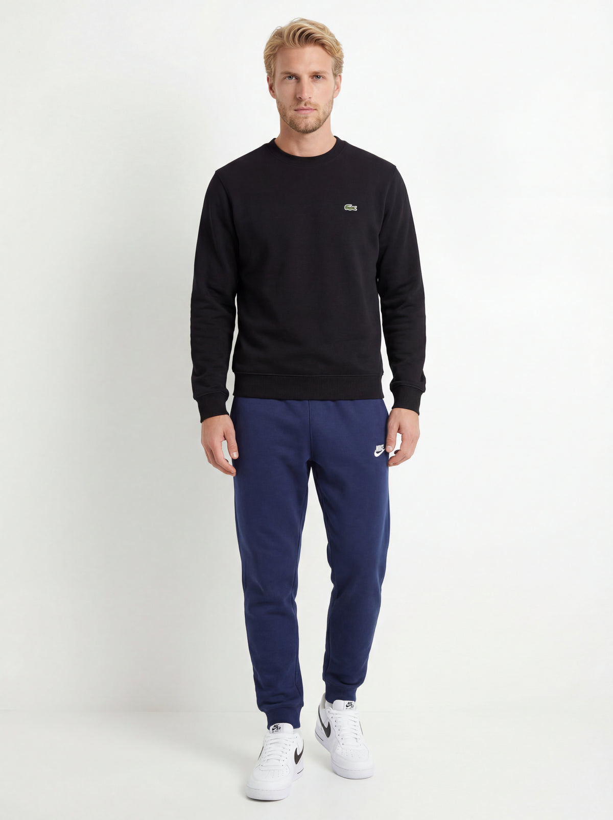 FV5948 101 Air + Lacoste Felpa SH9608 + Nike Pantalone Tuta - 01