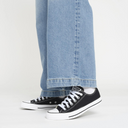 Converse nera e bianca