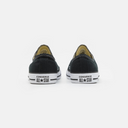 Converse nera e bianca